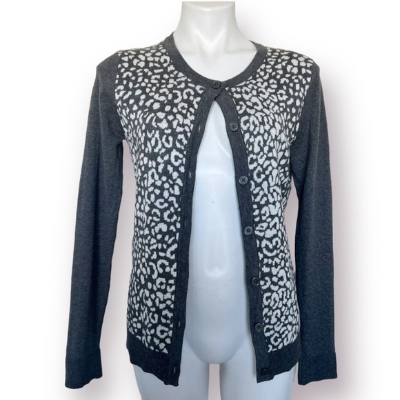 Cardigan Sweater MEDIUM Button - Picture 7 of 15